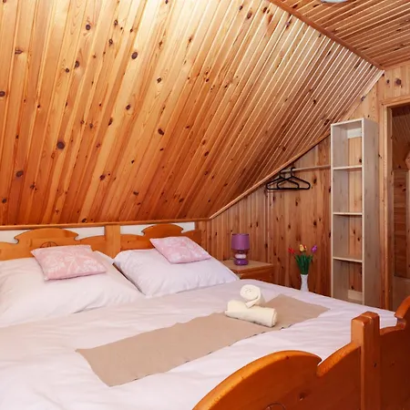 Holiday home Dovolenkovy Dom Javor *